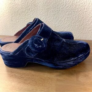 D’Ro-Too Vintage Italian 90s Blue Velvet Leather Clogs